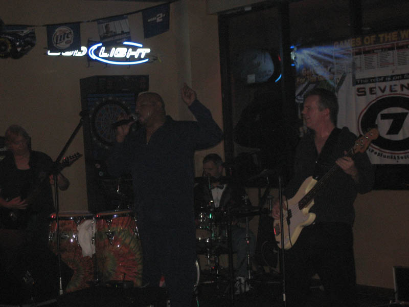 Seven7 Wishing Well 11-29-08 012